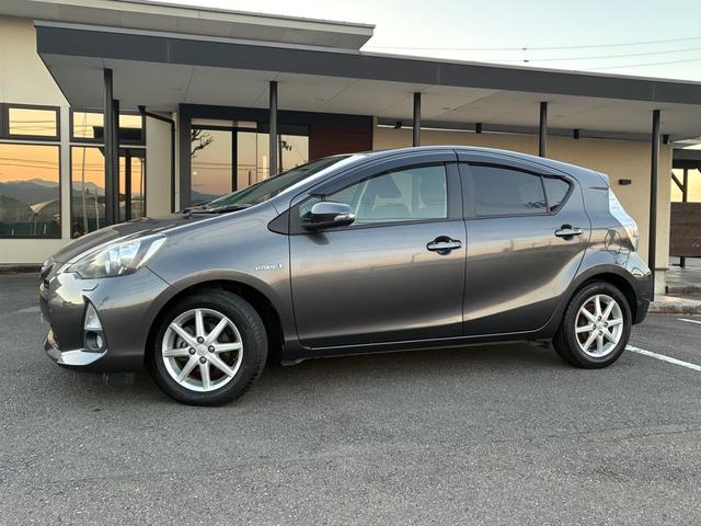 アクア Ｇ　禁煙車　ワンオーナー　全国保証１２ヶ月走行無制限保証付き　純正ＳＤナビ　純正アルミホイール　オートＬＥＤライト　シートヒーター　バックカメラ　ＥＴＣ　Ｂｌｕｅｔｏｏｔｈ　ＴＶ　ＤＶＤ　Ｐスタート（9枚目）