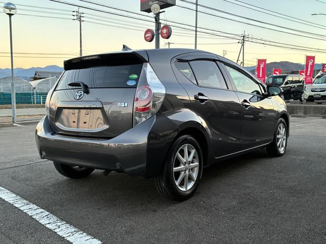 アクア Ｇ　禁煙車　ワンオーナー　全国保証１２ヶ月走行無制限保証付き　純正ＳＤナビ　純正アルミホイール　オートＬＥＤライト　シートヒーター　バックカメラ　ＥＴＣ　Ｂｌｕｅｔｏｏｔｈ　ＴＶ　ＤＶＤ　Ｐスタート（14枚目）