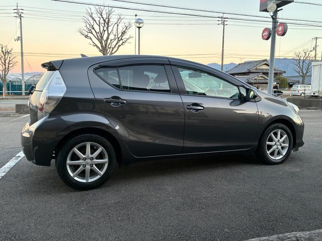 アクア Ｇ　禁煙車　ワンオーナー　全国保証１２ヶ月走行無制限保証付き　純正ＳＤナビ　純正アルミホイール　オートＬＥＤライト　シートヒーター　バックカメラ　ＥＴＣ　Ｂｌｕｅｔｏｏｔｈ　ＴＶ　ＤＶＤ　Ｐスタート（15枚目）