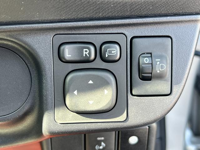 アクア Ｌ　純正メモリナビ　ＴＶ　Ｂｌｕｅｔｏｏｔｈ　ＣＤ　純正ビルトインＥＴＣ　キーレスエントリー　衝突安全ボディ　オートエアコン（22枚目）