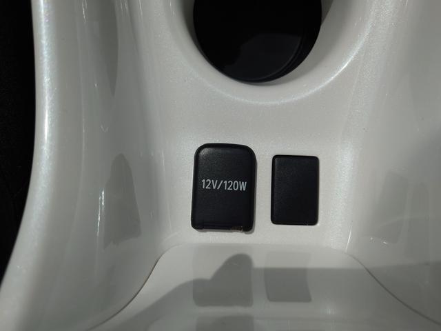 プリウス Ａ　純正ナビ　フルセグ　バックカメラ　レーダークルーズコントロール　Ｂｌｕｅｔｏｏｔｈ　ＣＤ　ＤＶＤＥＴＣ　ヘッドアップディスプレイ　スマートキー　フォグランプ　衝突被害軽減システム　シートクリーニング済（22枚目）