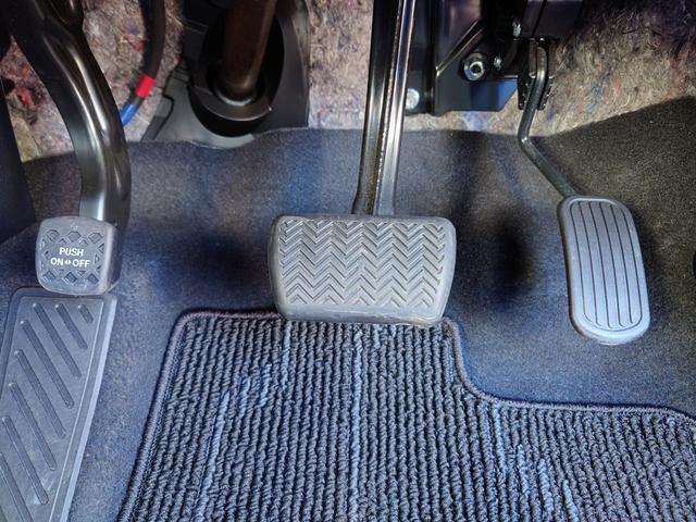 プリウス Ｓセーフティプラス　純正ナビワンセグ　トヨタセーフティセンス　クルーズコントロール　バックモニター　Ｂｌｕｅｔｏｏｔｈ　バックカメラ　プッシュスタート　衝突安全ボディ　盗難防止システム（13枚目）