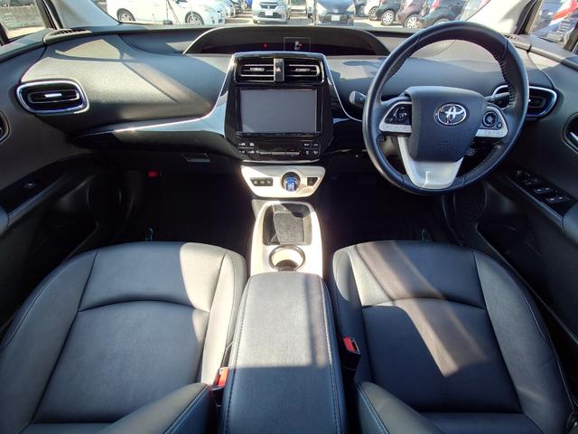 プリウス Aツーリングセレクション 純正ナビフルセグ 純正ドラレコ バックカメラ Bluetooth シートヒーター LEDヘッドライト フォグランプ パーキングアシスト レーンキープアシスト 衝突被害軽減ブレーキ(3枚目)