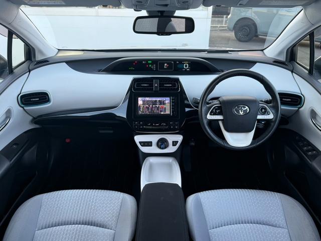 プリウス Ａ　純正ナビ　バックカメラ　ＬＥＤヘッドライト　フォグランプ　クルーズコントロール　パーキングアシスト　レーンキープアシスト　衝突軽減ブレーキステアリングスイッチ（3枚目）