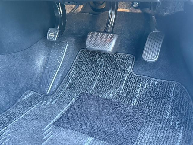 プリウス Ａ　純正ナビ　バックカメラ　ＬＥＤヘッドライト　フォグランプ　クルーズコントロール　パーキングアシスト　レーンキープアシスト　衝突軽減ブレーキステアリングスイッチ（9枚目）