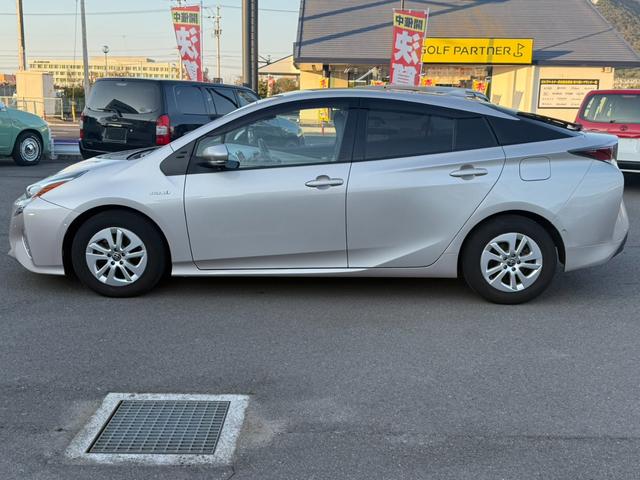 プリウス Ａ　純正ナビ　バックカメラ　ＬＥＤヘッドライト　フォグランプ　クルーズコントロール　パーキングアシスト　レーンキープアシスト　衝突軽減ブレーキステアリングスイッチ（12枚目）