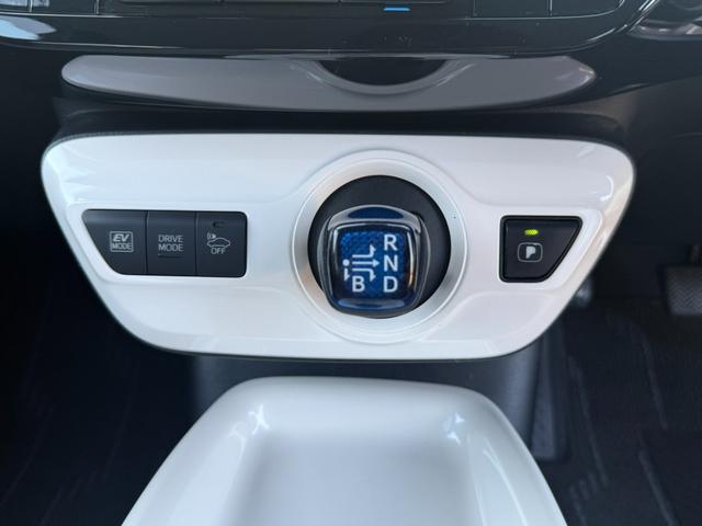 プリウス Ａ　純正ナビ　バックカメラ　ＬＥＤヘッドライト　フォグランプ　クルーズコントロール　パーキングアシスト　レーンキープアシスト　衝突軽減ブレーキステアリングスイッチ（15枚目）