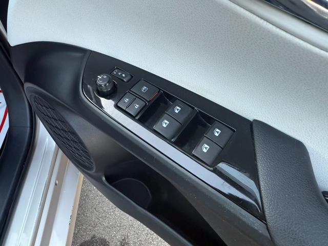 プリウス Ａ　純正ナビ　バックカメラ　ＬＥＤヘッドライト　フォグランプ　クルーズコントロール　パーキングアシスト　レーンキープアシスト　衝突軽減ブレーキステアリングスイッチ（21枚目）