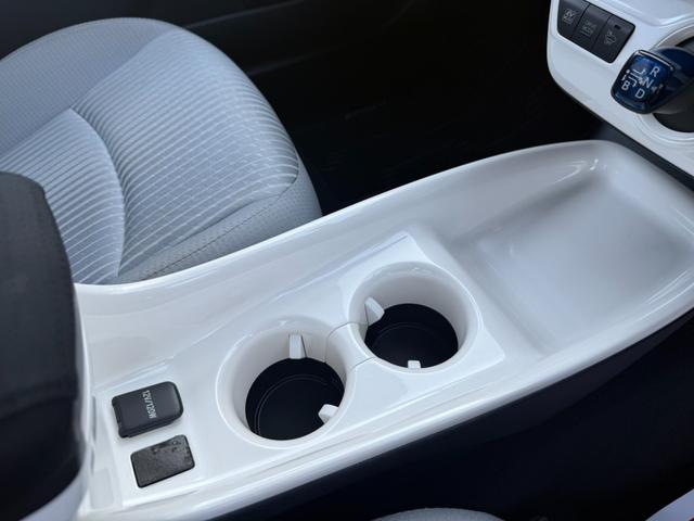 プリウス Ａ　純正ナビ　バックカメラ　ＬＥＤヘッドライト　フォグランプ　クルーズコントロール　パーキングアシスト　レーンキープアシスト　衝突軽減ブレーキステアリングスイッチ（22枚目）