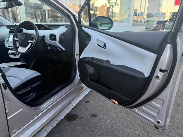 プリウス Ａ　純正ナビ　バックカメラ　ＬＥＤヘッドライト　フォグランプ　クルーズコントロール　パーキングアシスト　レーンキープアシスト　衝突軽減ブレーキステアリングスイッチ（24枚目）