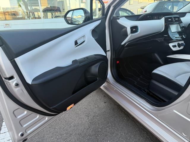 プリウス Ａ　純正ナビ　バックカメラ　ＬＥＤヘッドライト　フォグランプ　クルーズコントロール　パーキングアシスト　レーンキープアシスト　衝突軽減ブレーキステアリングスイッチ（33枚目）