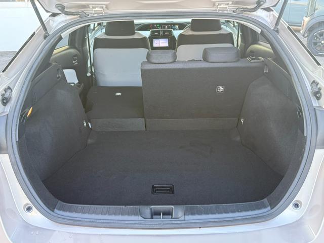 プリウス Ａ　純正ナビ　バックカメラ　ＬＥＤヘッドライト　フォグランプ　クルーズコントロール　パーキングアシスト　レーンキープアシスト　衝突軽減ブレーキステアリングスイッチ（41枚目）