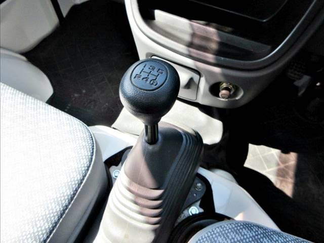 エアコン・パワステスペシャルVS ワンオーナー/4WD/純正ラジオ/社外14インチAW/ヘッドライトレベライザー/荷台灯/シガーソケット/三方開/エアコン/パワーステアリング/純正ドアバイザー/純正フロアマット/保証書/取説書(4枚目)