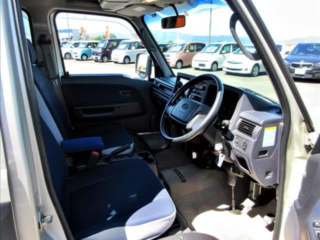 ワンオーナー/4WD/社外ナビ/CD/ワンセグTV/バックモニター/キーレス/ヘッドライトレベライザー/オーバーヘッドコンソール/プライバシーガラス/Wエアバック/ドアバイザー/フロアマット(12枚目)