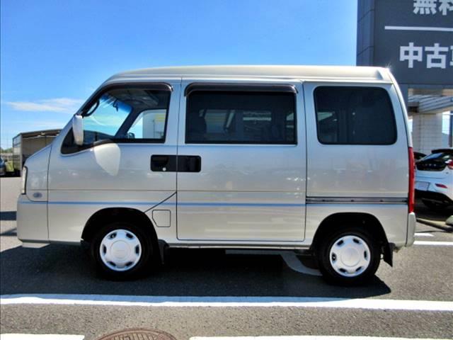 ワンオーナー/4WD/社外ナビ/CD/ワンセグTV/バックモニター/キーレス/ヘッドライトレベライザー/オーバーヘッドコンソール/プライバシーガラス/Wエアバック/ドアバイザー/フロアマット(19枚目)