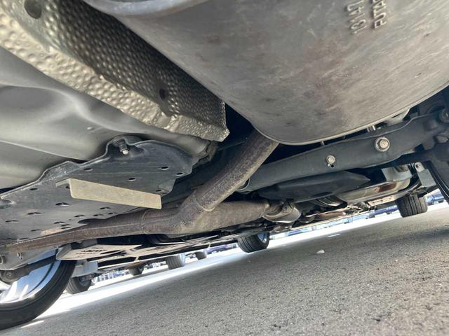 マークＸ プレミアム　ＨＫＳ車高調／モデリスタエアロ／ハーフレザーシート／純正ＳＤナビ／ＤＶＤ・ＣＤ再生／フルセグＴＶ／ＢＴオーディオ／バックカメラ／ＥＴＣ／ＨＩＤヘッドライト／社外１９インチＡＷ／前席シートシーター（26枚目）