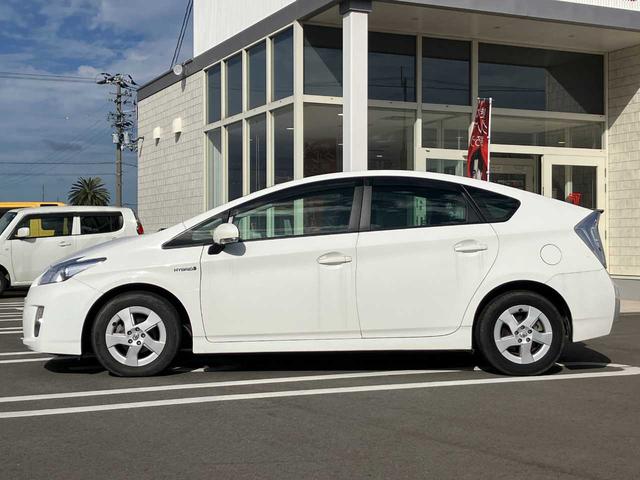 プリウス L ワンオーナー/純正SDナビ/CD再生/ワンセグTV/バックカメラ/前後ドラレコ/ビルトインETC/純正15インチAW/スマートキー/エンジンプッシュスタート/純正フロアマット/純正ドアバイザー(5枚目)