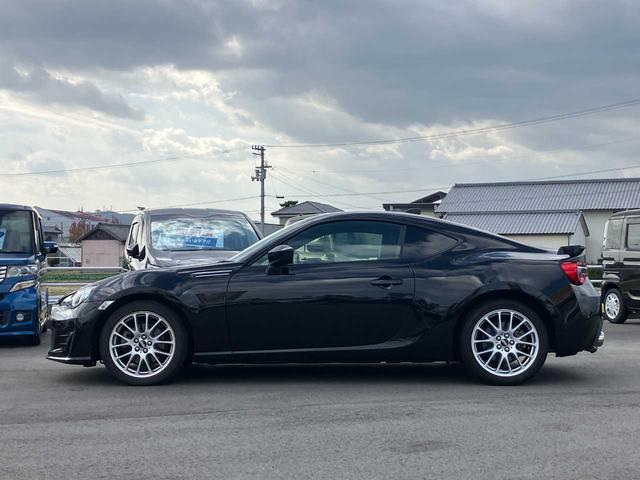 BRZ R 後期/徳島県ユーザー買取車/前席レカロシート/専用シートカバー/ソニックデザインフロントスピーカー/ブリッツサクションパイプ/クスコタワーバー/トランクスポイラー/BBS17インチAW/純正ナビ(5枚目)