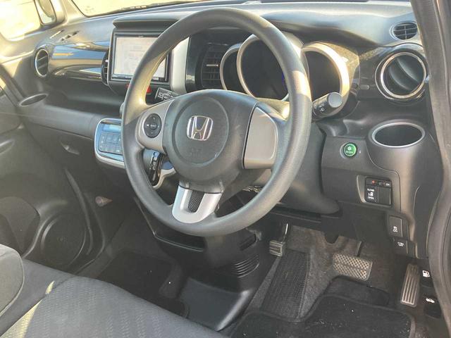 Ｎ－ＢＯＸカスタム Ｇ・Ａパッケージ　徳島ユーザー買取車／片側電動スライドドア／ＣＴＢＡ／社外ＳＤナビ／ＤＶＤ・ＣＤ再生／フルセグＴＶ／バックカメラ／ＨＩＤヘッドライト／純正１４インチＡＷ／スマートキー／純正フロアマット／ドアバイザー（7枚目）