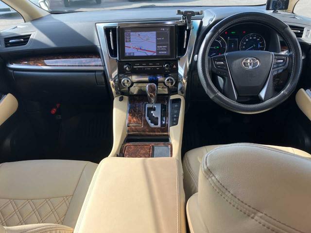 アルファードハイブリッド Ｘ　ワンオーナー／７人乗／４ＷＤ／トヨタセーフティーセンス／メーカーナビ／ＤＶＤ・ＣＤ再生／フルセグＴＶ／ＢＴオーディオ／バックカメラ／ビルトインＥＴＣ／デジタルインナーミラー／ベージュシートカバー（2枚目）