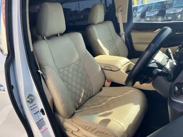 アルファードハイブリッド Ｘ　ワンオーナー／７人乗／４ＷＤ／トヨタセーフティーセンス／メーカーナビ／ＤＶＤ・ＣＤ再生／フルセグＴＶ／ＢＴオーディオ／バックカメラ／ビルトインＥＴＣ／デジタルインナーミラー／ベージュシートカバー（8枚目）