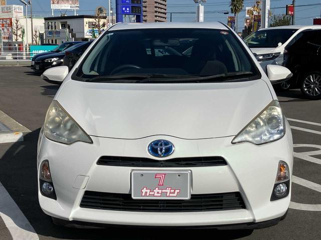 アクア Ｇ　徳島ユーザー買取車／純正メモリーナビ／ワンセグＴＶ／ＣＤ再生／バックカメラ／スマートキー／純正フロアマット／ドアバイザー／電格ウインカーミラー／保証書／取扱説明書／ナビ取扱説明書（4枚目）