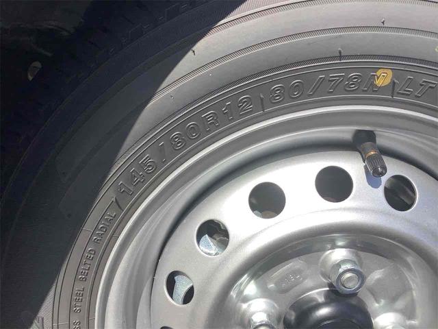 ハイゼットカーゴ ＤＸ　軽バン　ＣＶＴ　衝突被害軽減システム　クリアランスソナー　両側スライドドア　キーレスエントリー　アイドリングストップ　オートライト　ＥＳＣ　エアコン　パワーウィンドウ　運転席エアバッグ（27枚目）