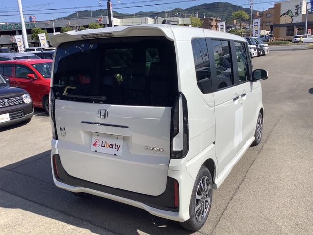 N-BOXカスタム ベースグレード バックカメラ 両側スライド・片側電動 クリアランスソナー レーンアシスト オートライト スマートキー アイドリングストップ 電動格納ミラー シートヒーター CVT ESC チップアップシート(5枚目)