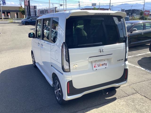 N-BOXカスタム ベースグレード バックカメラ 両側スライド・片側電動 クリアランスソナー レーンアシスト オートライト スマートキー アイドリングストップ 電動格納ミラー シートヒーター CVT ESC チップアップシート(7枚目)