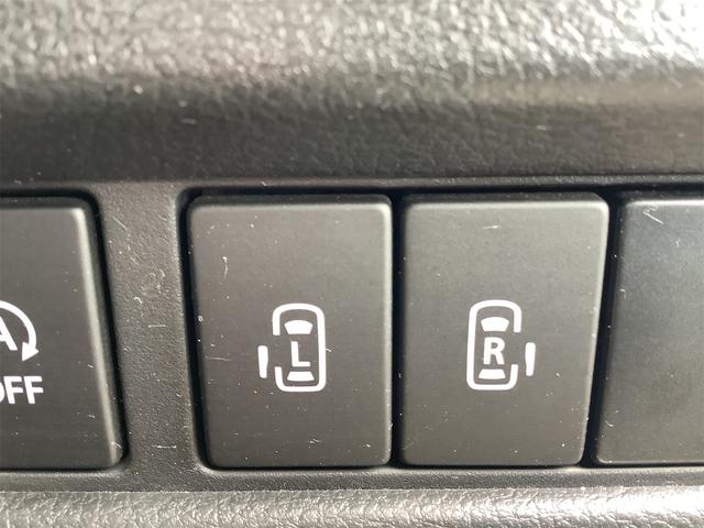 両側電動スライドドア装備！運転席よりボタン一つで開閉可能でございます。