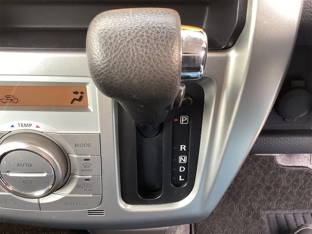 シフトレバー。ぜひ一度お客様の目で確認してください。