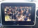 TV付きの車となっております。ドライブの合間の休憩中に気になる番組を見ることができます。