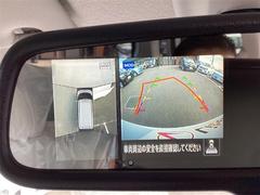 全周囲や後方確認に便利で安全な全方位型モニターとバックカメラも装備しています。 2