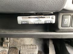 今では必需品のＥＴＣも付いております。高速道路での出入りもスムーズ。渋滞緩和にもなりエコにも繋がります。 3