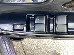 パワーウィンドウ付き☆運転席で全部の窓を開閉することが可能！！快適にドライブをお楽しみいただけます☆ 4