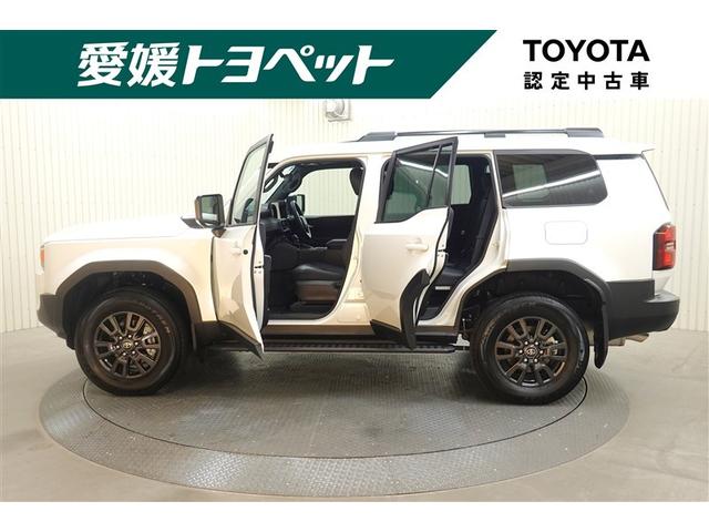 ランドクルーザー250 VX 革シート サンルーフ 4WD フルセグ メモリーナビ バックカメラ 衝突被害軽減システム ETC ドラレコ LEDヘッドランプ 乗車定員7人 3列シート 記録簿(3枚目)
