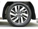 スタイリッシュな純正アルミホイールで毎日のお出かけが楽しくなりますね！