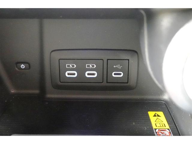 スマホの充電に便利な前席ＵＳＢソケット（ＴｙｐｅＣ）♪