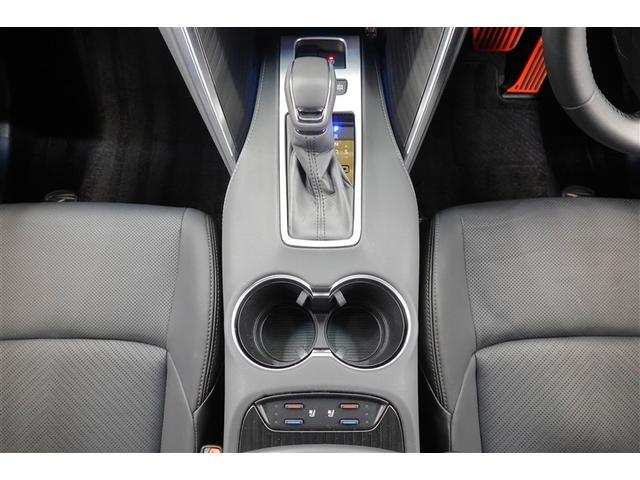 前席ドリンクホルダーで室内スッキリ♪