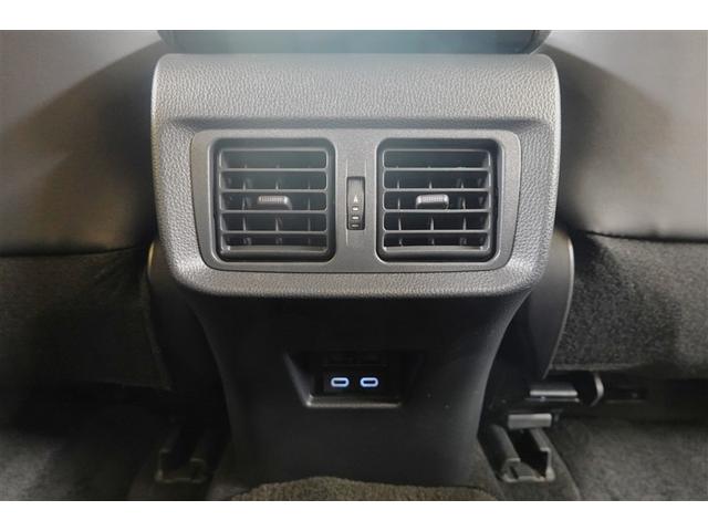 スマホの充電に便利な後席ＵＳＢソケット（ＴｙｐｅＣ）♪