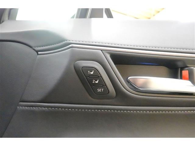 運転席シートポジションメモリーでスイッチを押すだけでシートが設定したポジションに動くので便利です！