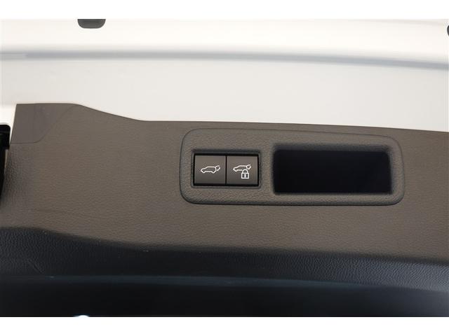 パワーバックドアでバックドアの開け閉めもラクラク♪