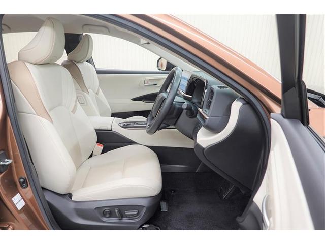 クラウンクロスオーバー Ｇアドバンスド・レザーパッケージ　革シート　４ＷＤ　バックカメラ　衝突被害軽減システム　ＥＴＣ　ＬＥＤヘッドランプ　記録簿（8枚目）