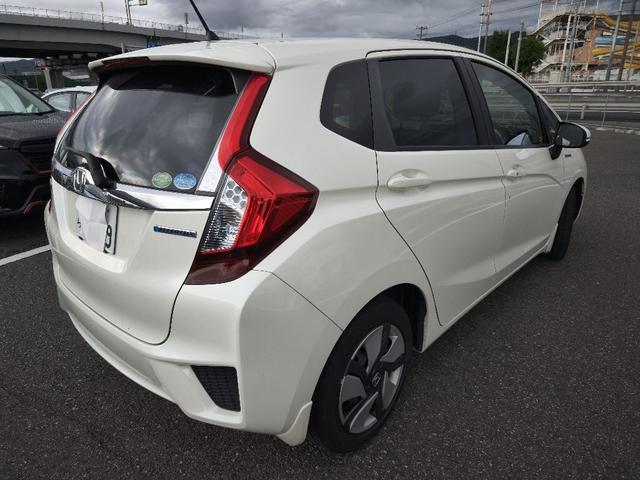 フィットハイブリッド Ｌパッケージ（3枚目）