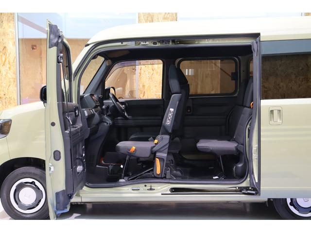 Ｎ－ＶＡＮ＋スタイル ファン・ホンダセンシング　衝突被害軽減ブレーキシステム・カロッツェリアＣＤデッキ・クルーズコントロール・オートエアコン・オートライト・後クリアランスソナー・プッシュスタート・ＬＥＤヘッドライト・左／センターピラーレス（9枚目）