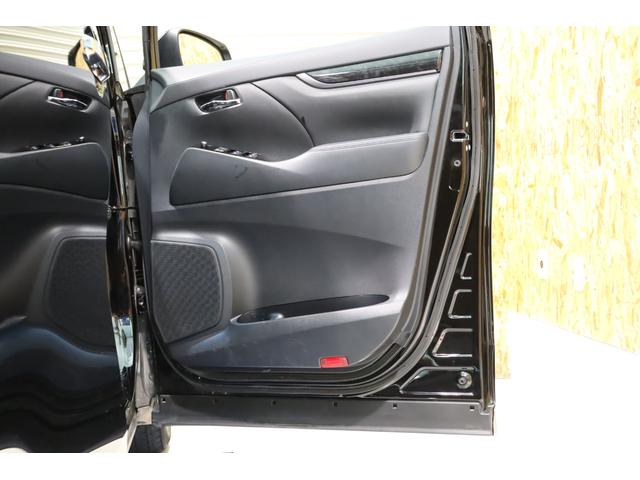 ヴェルファイア ２．５Ｚ　ゴールデンアイズ　衝突被害軽減ブレーキシステム・フリップダウンモニター・純正メモリーナビ／フルセグＴＶ・バックカメラ・ハーフレザーシート・クルーズコントロール・パワーバックドア・保証書・取扱説明書（19枚目）