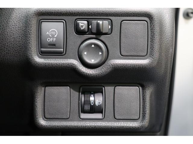 ノート Ｘ　純正ＣＤデッキ・プッシュスタート・アイドリングストップ・電動格納ミラー・ヘッドライトレベライザー・スマートキー・保証書（18枚目）