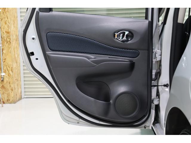 ノート Ｘ　純正ＣＤデッキ・プッシュスタート・アイドリングストップ・電動格納ミラー・ヘッドライトレベライザー・スマートキー・保証書（32枚目）