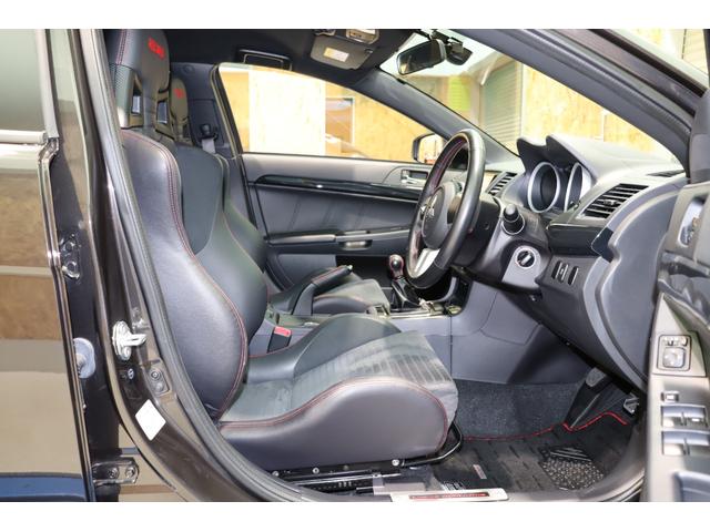 ランサー エボリューション ファイナルエディション BBS18インチAW・ビルシュタインショック・bremboレッドキャリパー・カロッツェリア メモリーナビ/フルセグTV・バックカメラ・ハーフレザーシート・レカロシート・保証書・取扱説明書(12枚目)