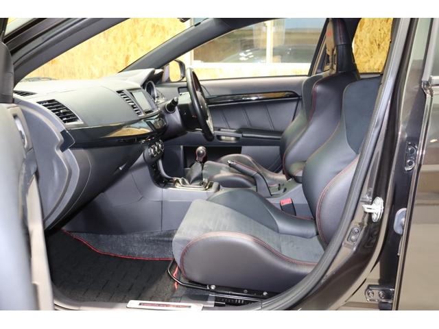 ランサー エボリューション ファイナルエディション BBS18インチAW・ビルシュタインショック・bremboレッドキャリパー・カロッツェリア メモリーナビ/フルセグTV・バックカメラ・ハーフレザーシート・レカロシート・保証書・取扱説明書(16枚目)